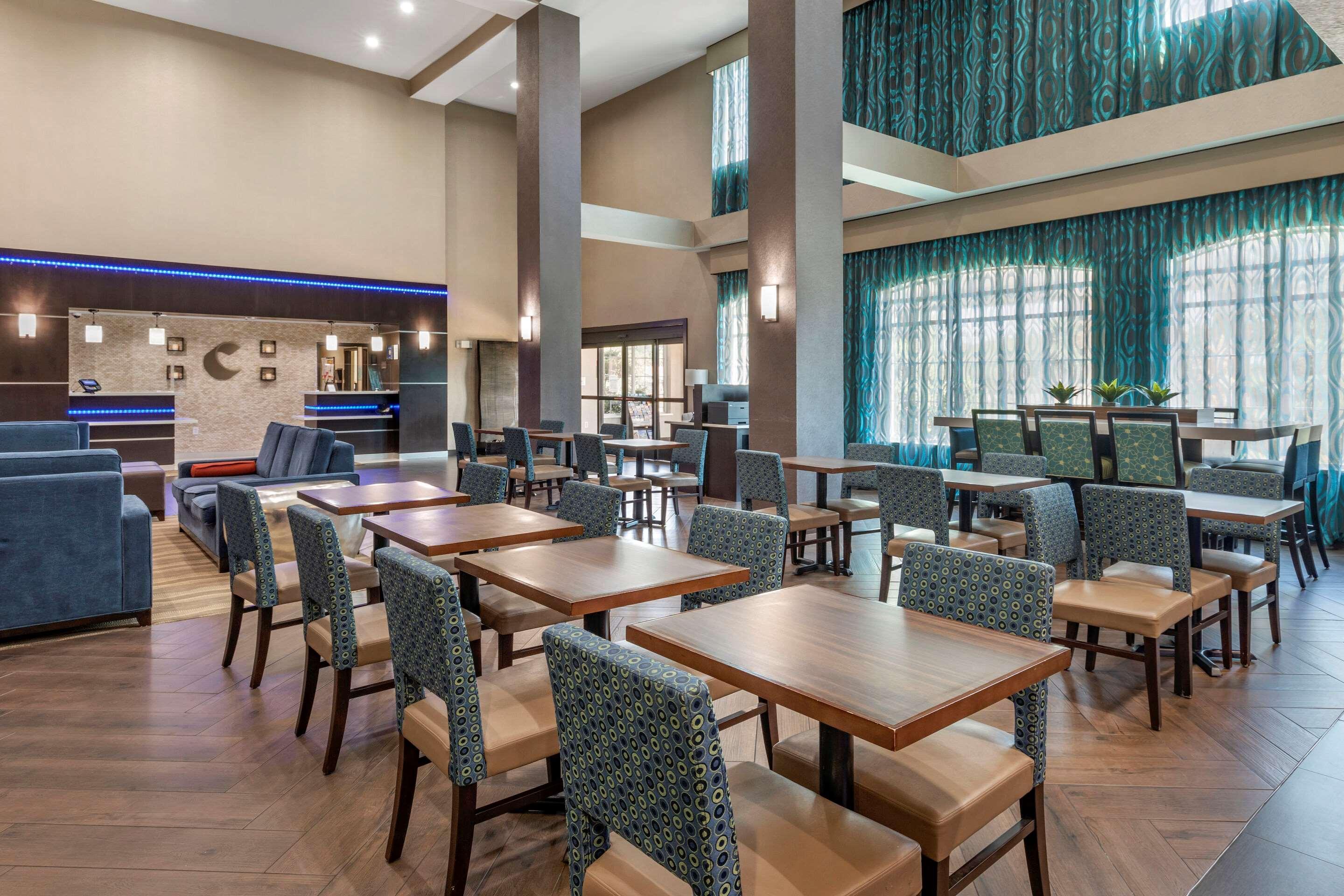 Restaurant Comfort Suites Waco North
