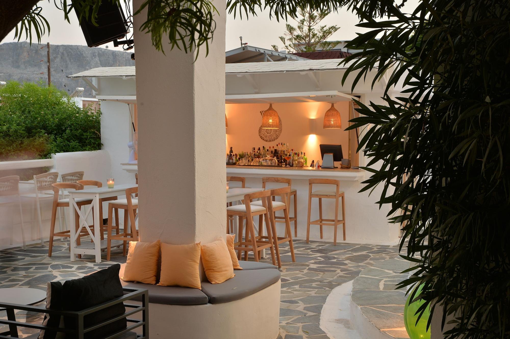 Bar/Salón Lindos Sun