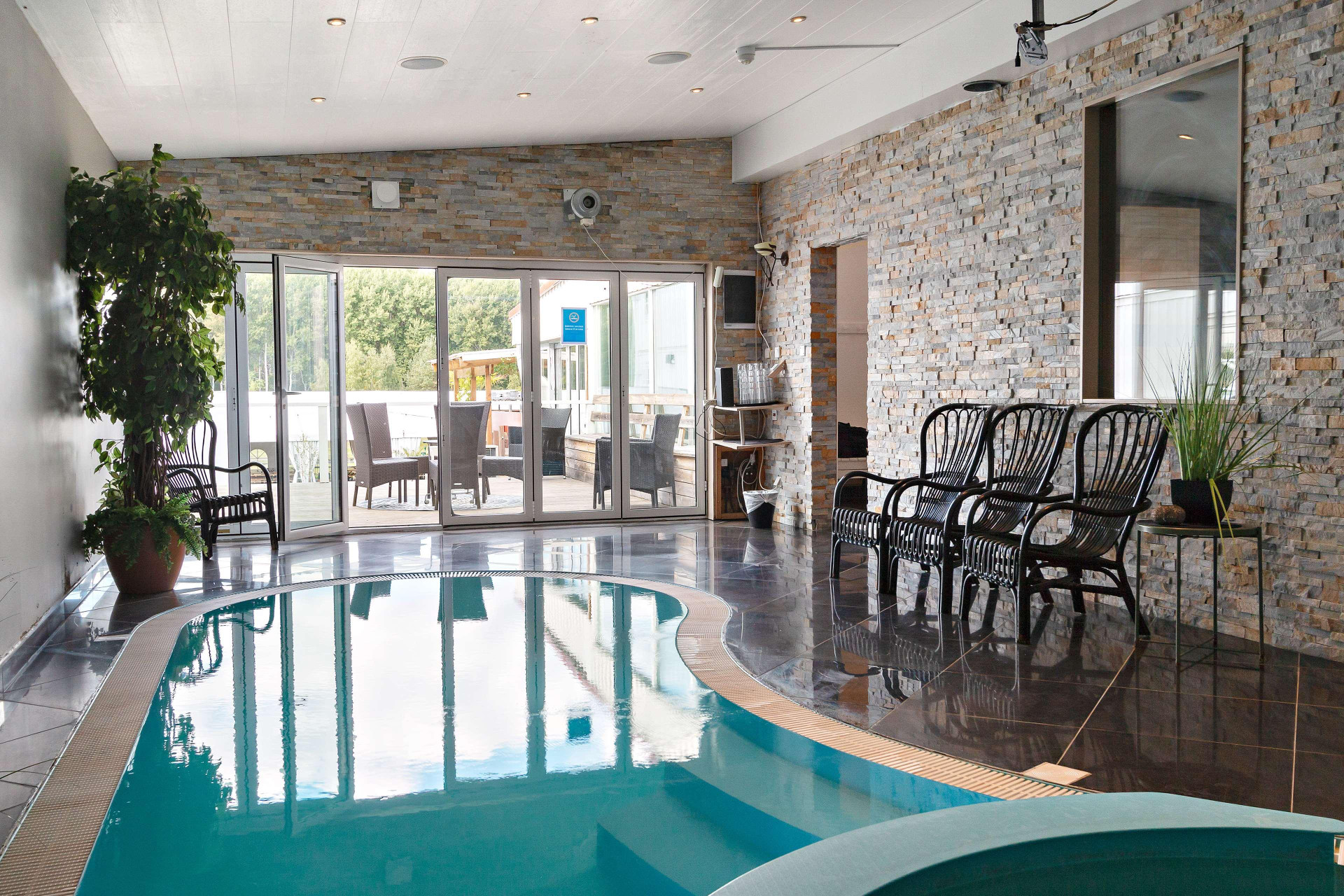 Vista Piscina Best Western Hedasen