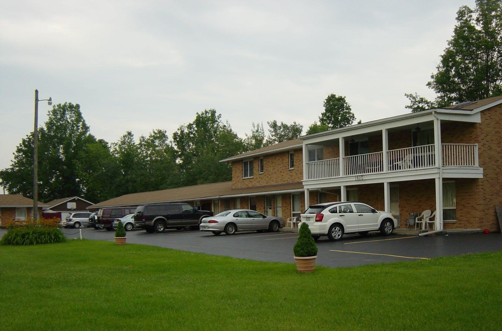 Vista Exterior Chateau Motor Lodge