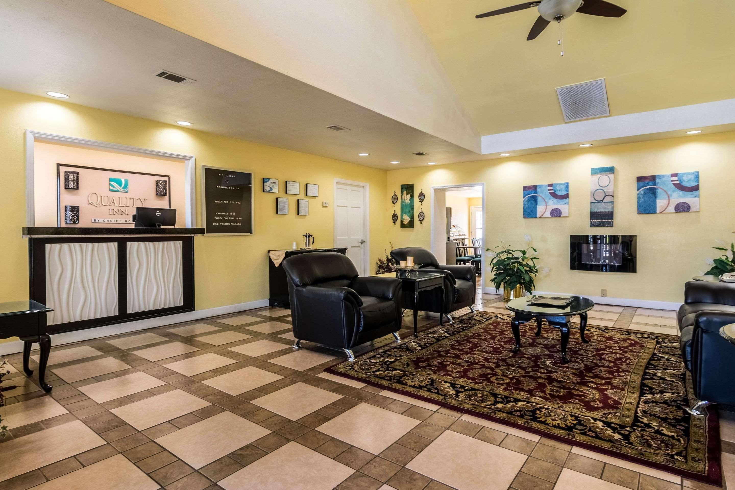 Vista Lobby Quality Inn Thomson Area