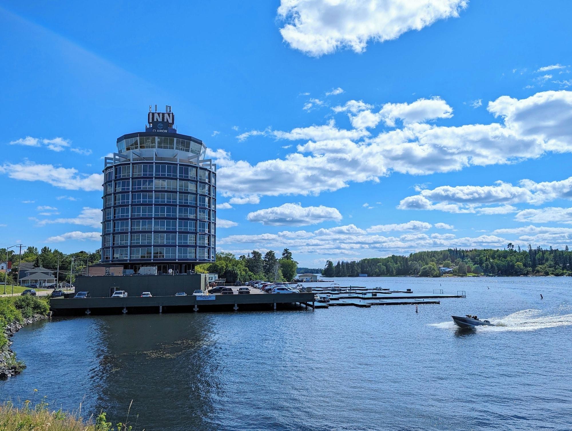 Vista Exterior Clarion Lakeside Inn & Conference Centre