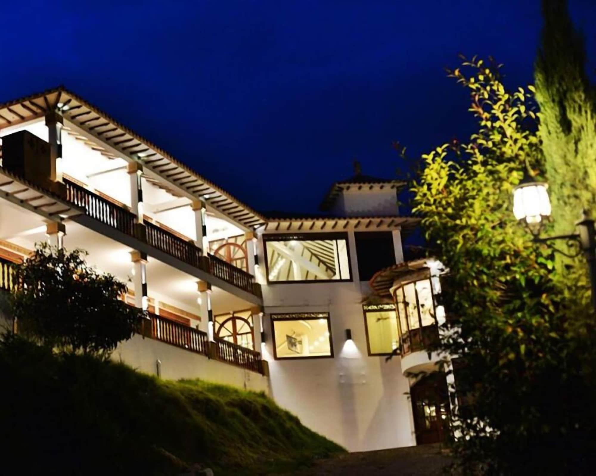 Vista Exterior Hotel Puente Piedra