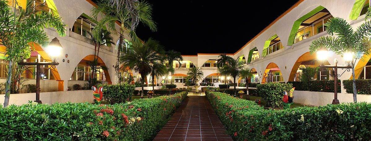 Vista Exterior Hotel La Hacienda