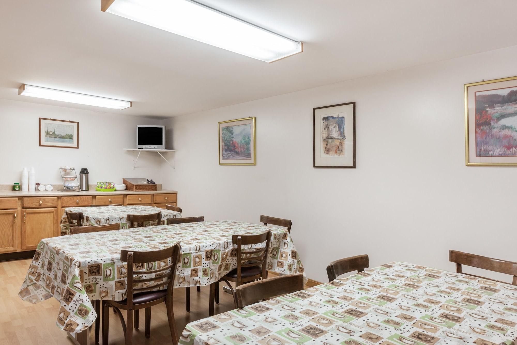 Restaurant Travelodge by Wyndham Elkton University Area