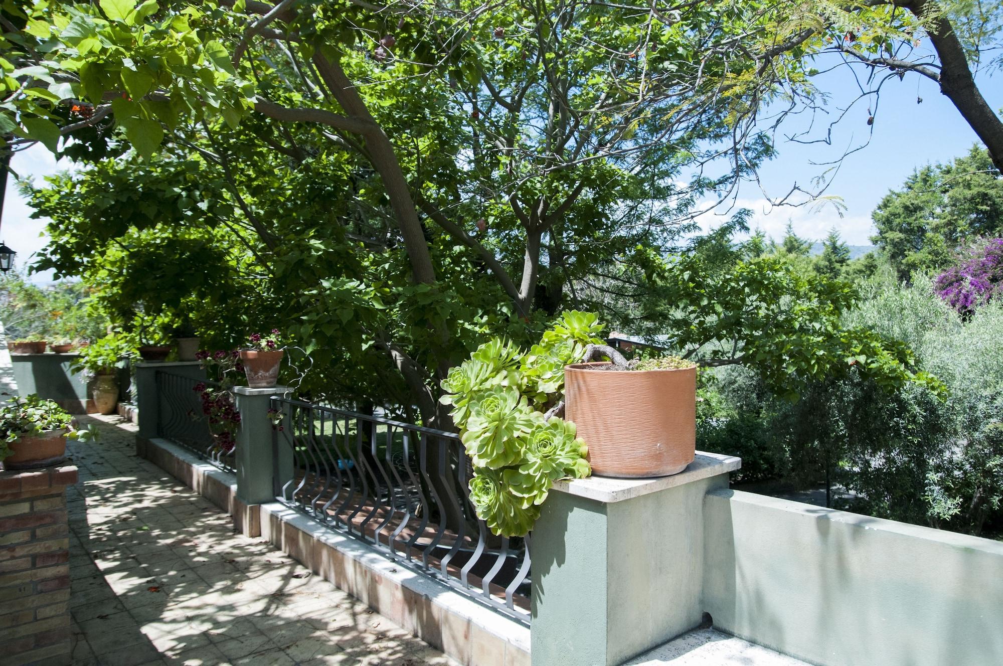 Vista Exterior La Villa