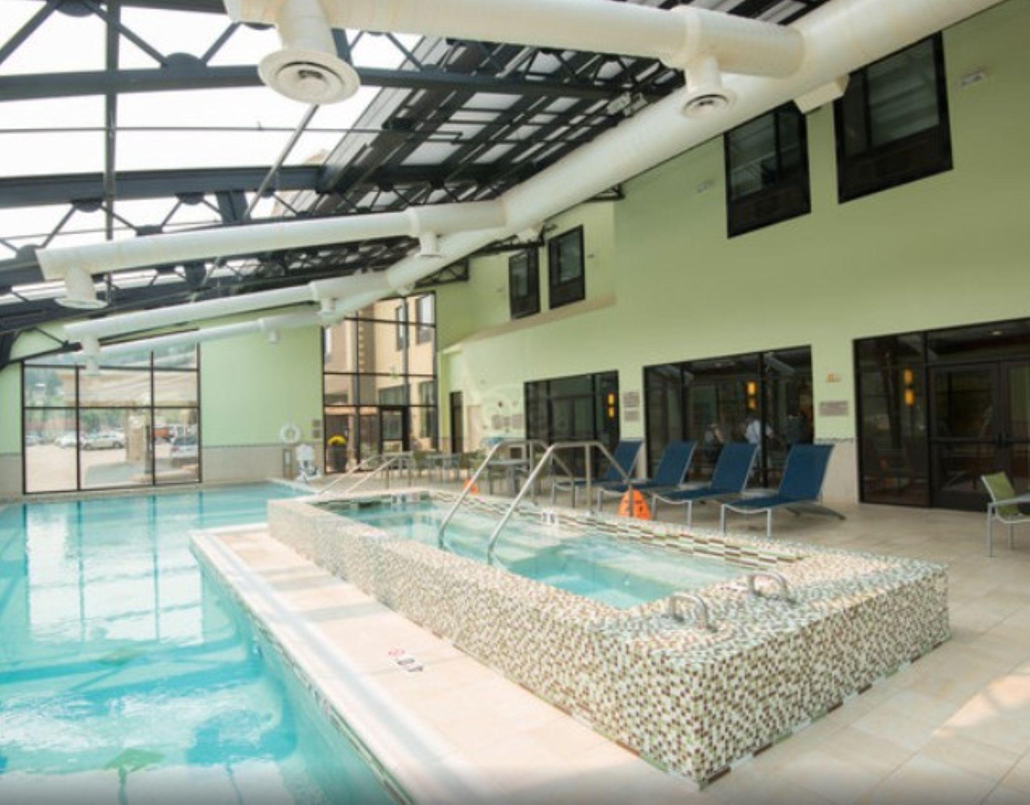 Vista Piscina DoubleTree by Hilton Deadwood at Cadillac Jack'