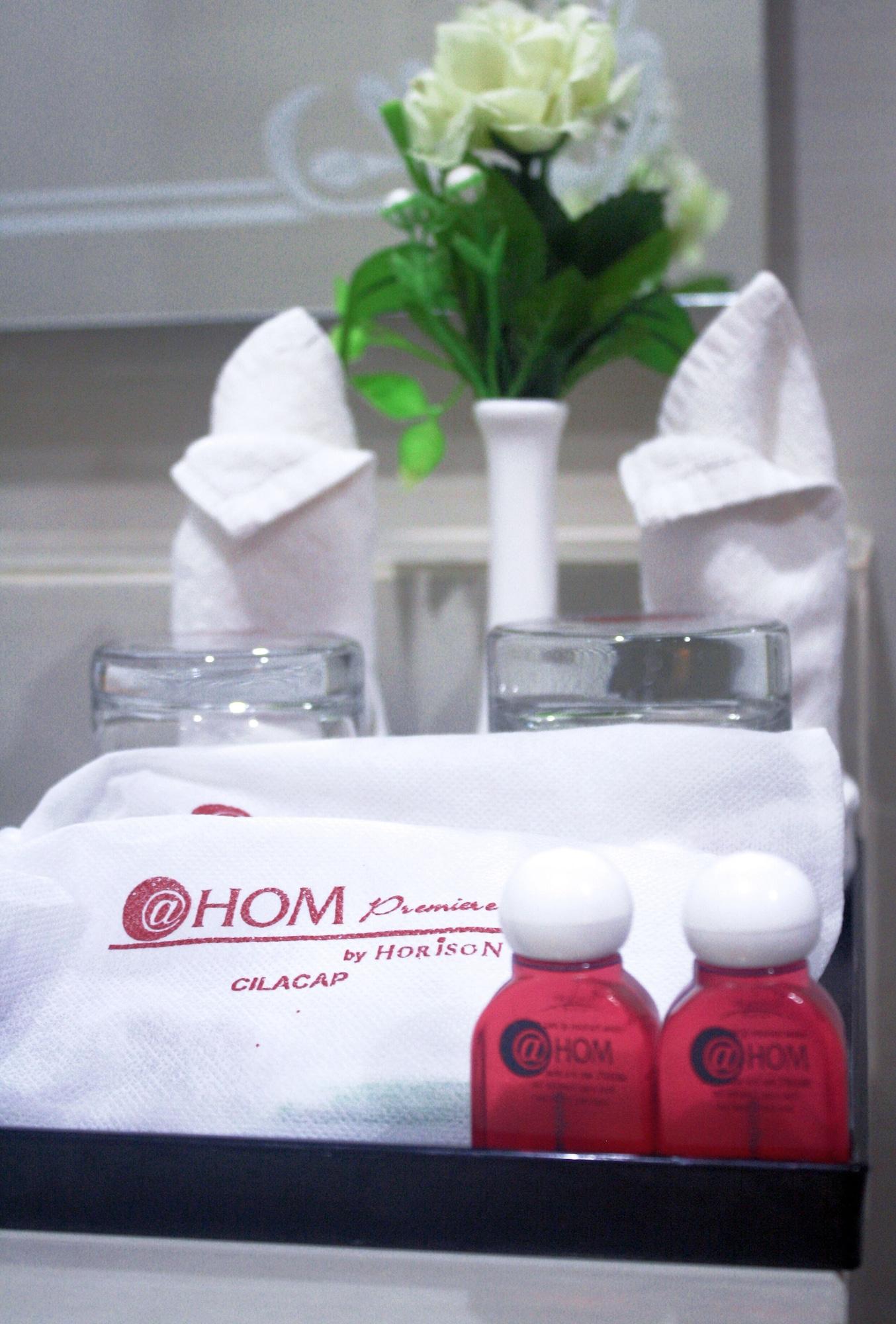 Set de Habitación @Hom Premiere Cilacap