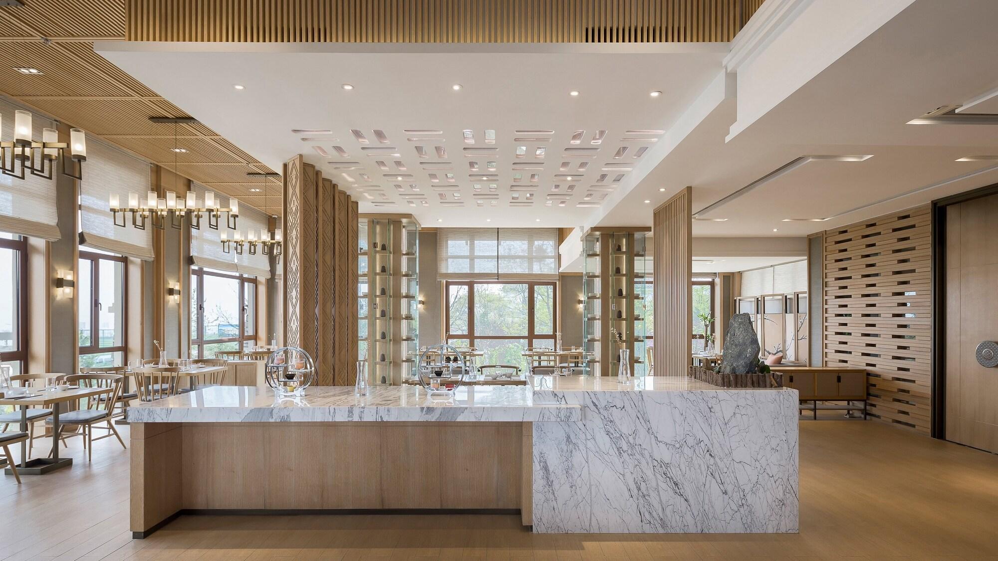 Restaurant Holiday Inn Dalian Hot Spring by IHG