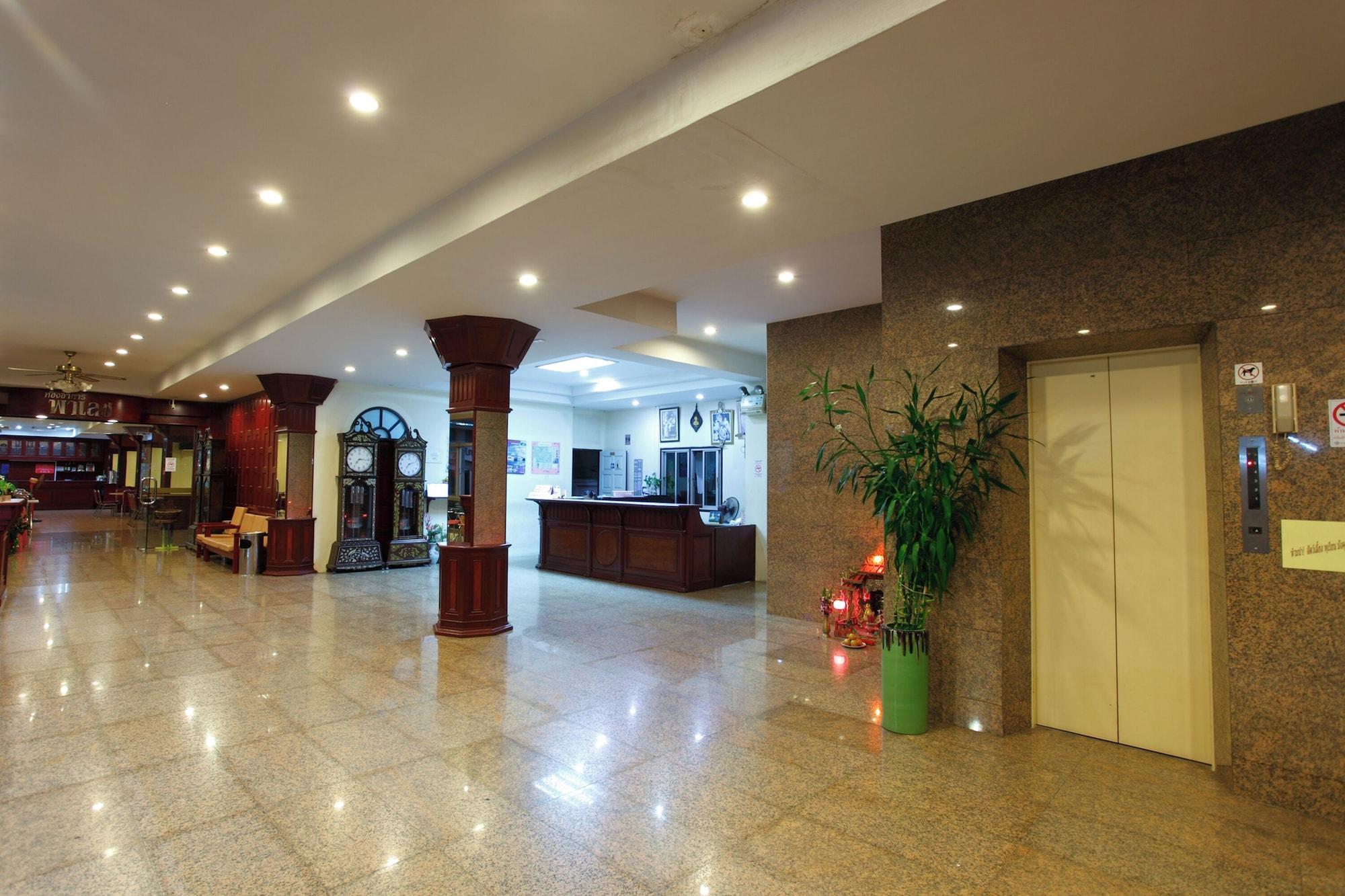 Vista Lobby Chumphon Palace Hotel