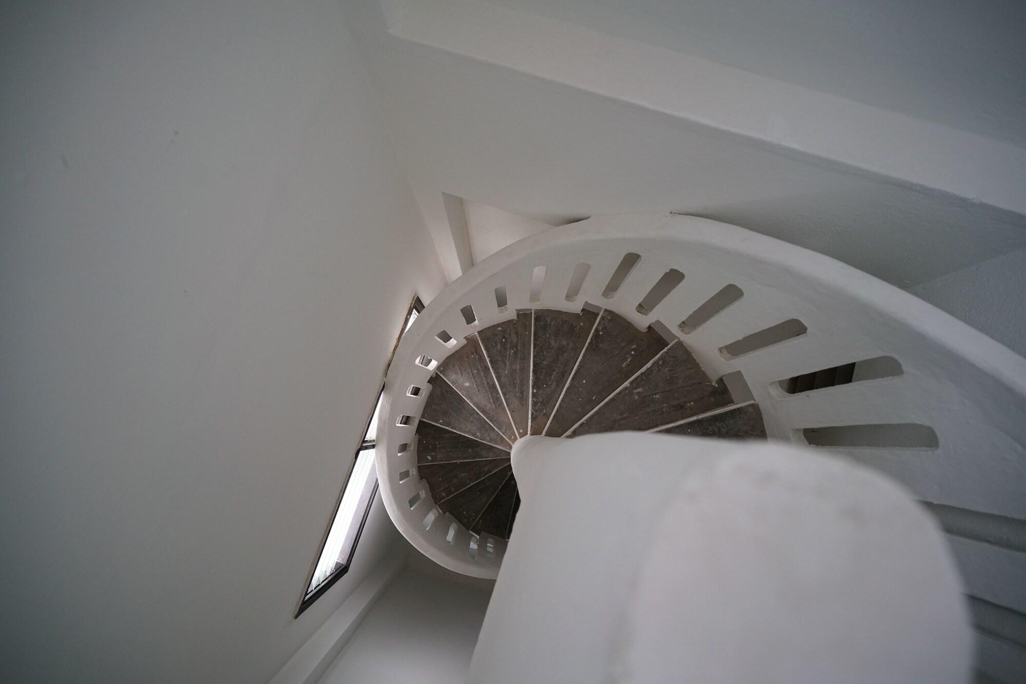 Varios Brick Box Hotel