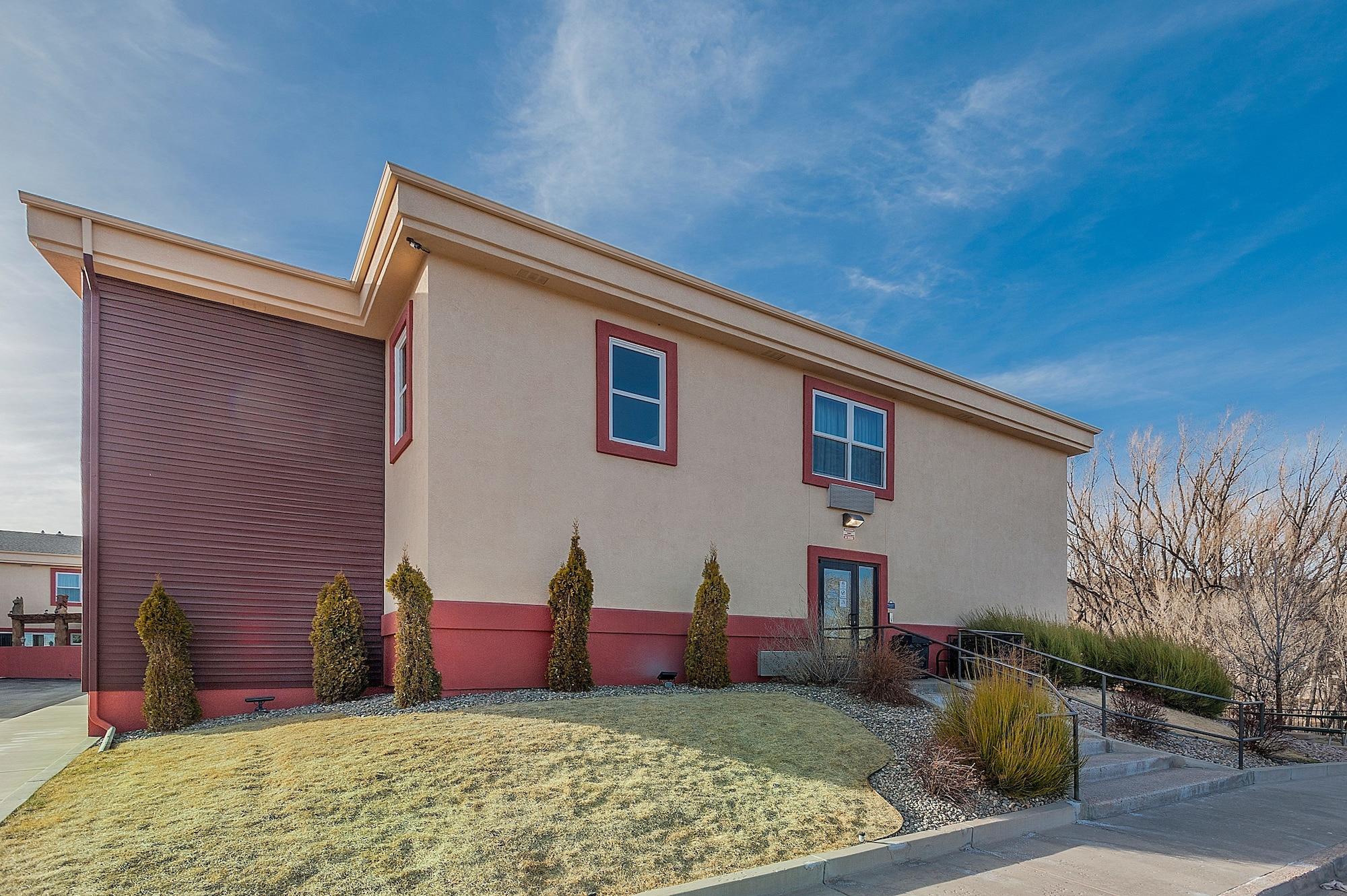 Vista Exterior Days Inn by Wyndham Manitou Springs