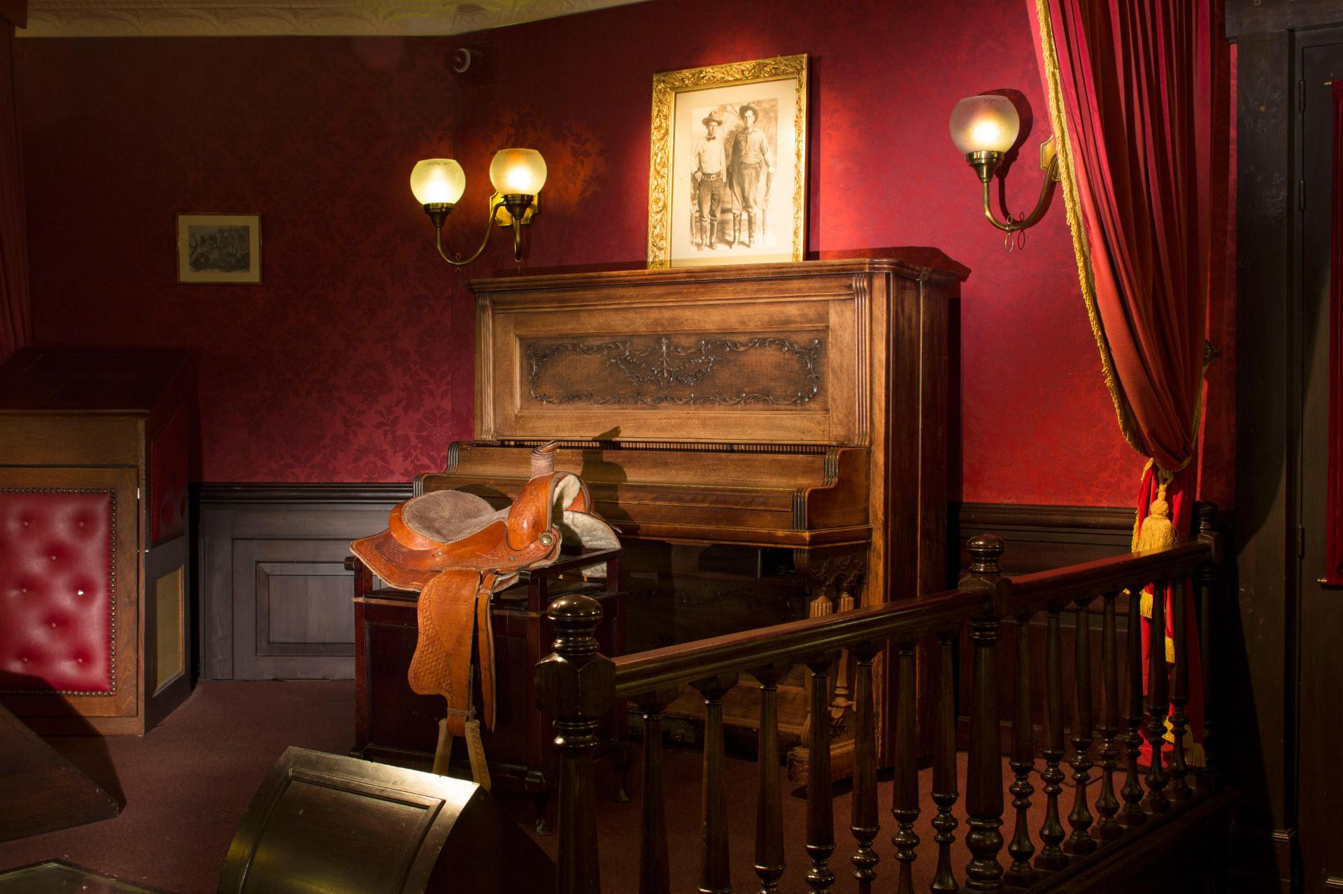 Bar/Salón Disney Hotel Cheyenne