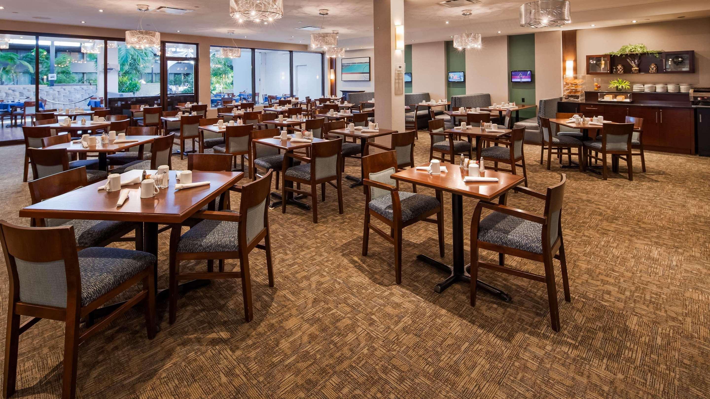 Restaurant Radisson Hotel Montreal Airport