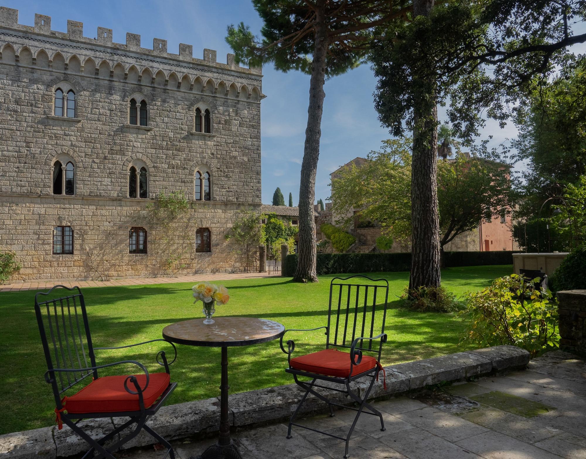 Vista Exterior Borgo Pignano Tuscany