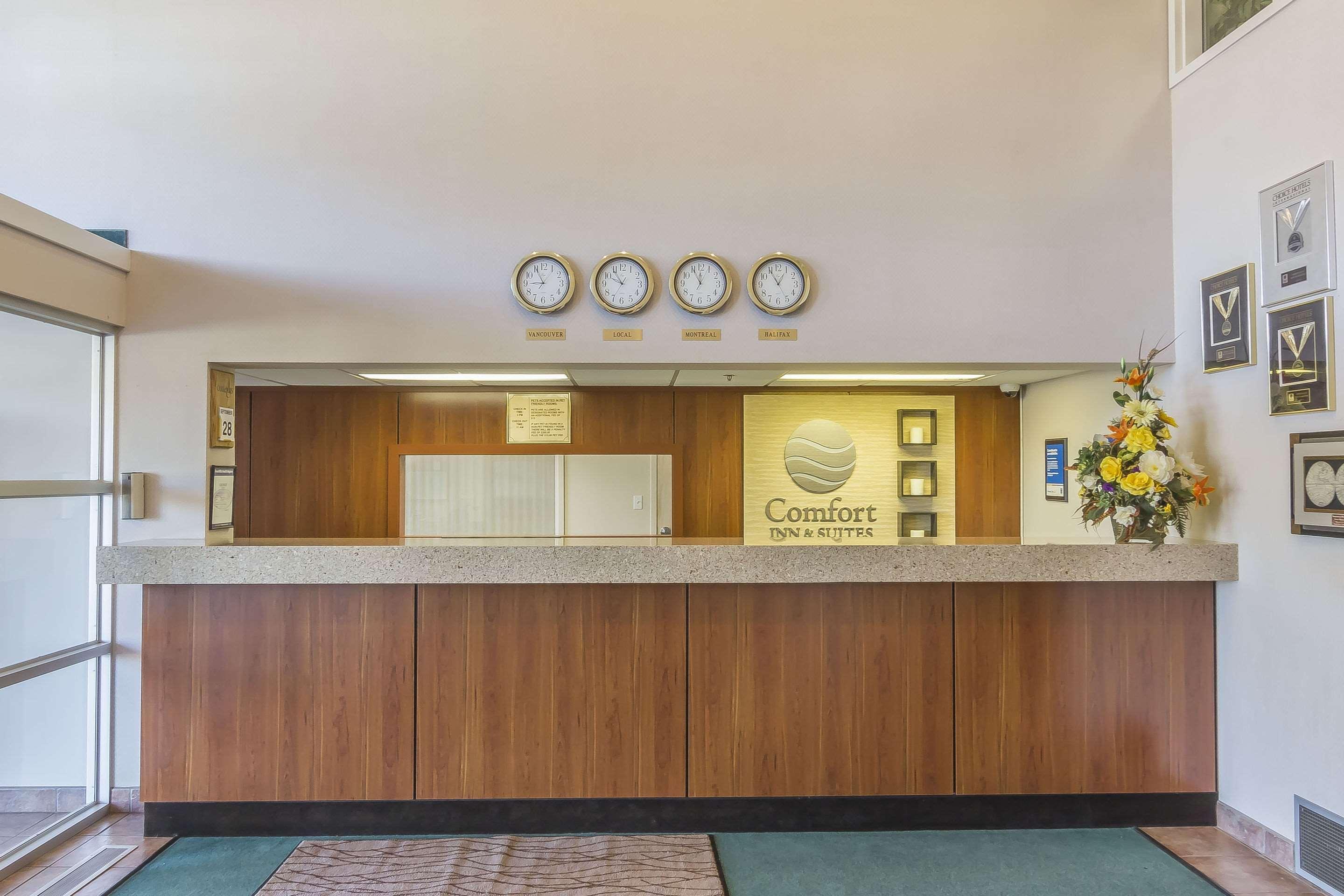 Vista Lobby Comfort Inn & Suites