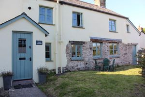 Alquiler Vacacional - 400 year old cottage is in the lovely North Devon village of West Down