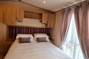 Alojamiento - Picturesque Lakeside 6 Berth Caravan with a private fishing peg