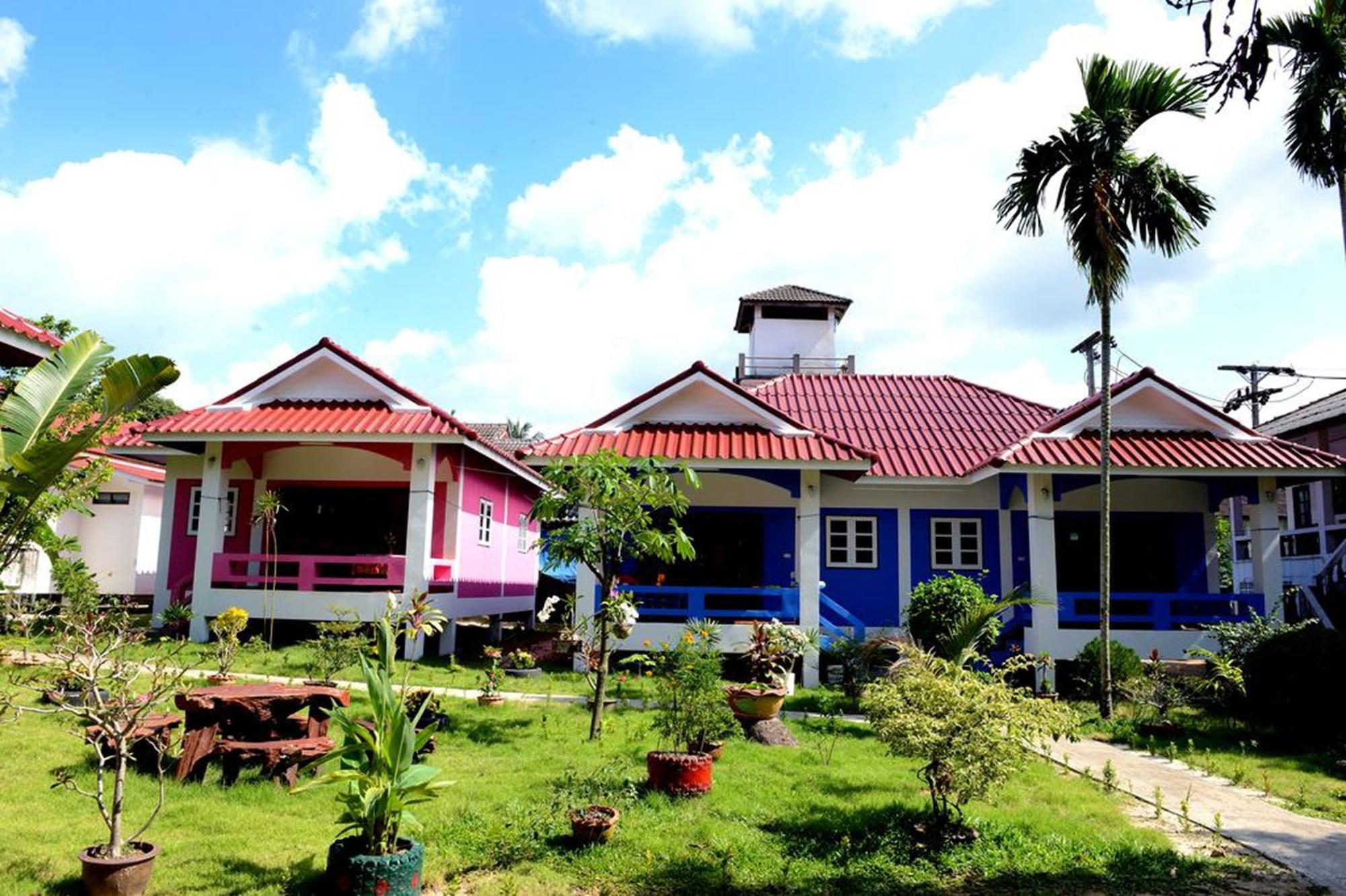 Varios New Sunrise Village Maenam Beach