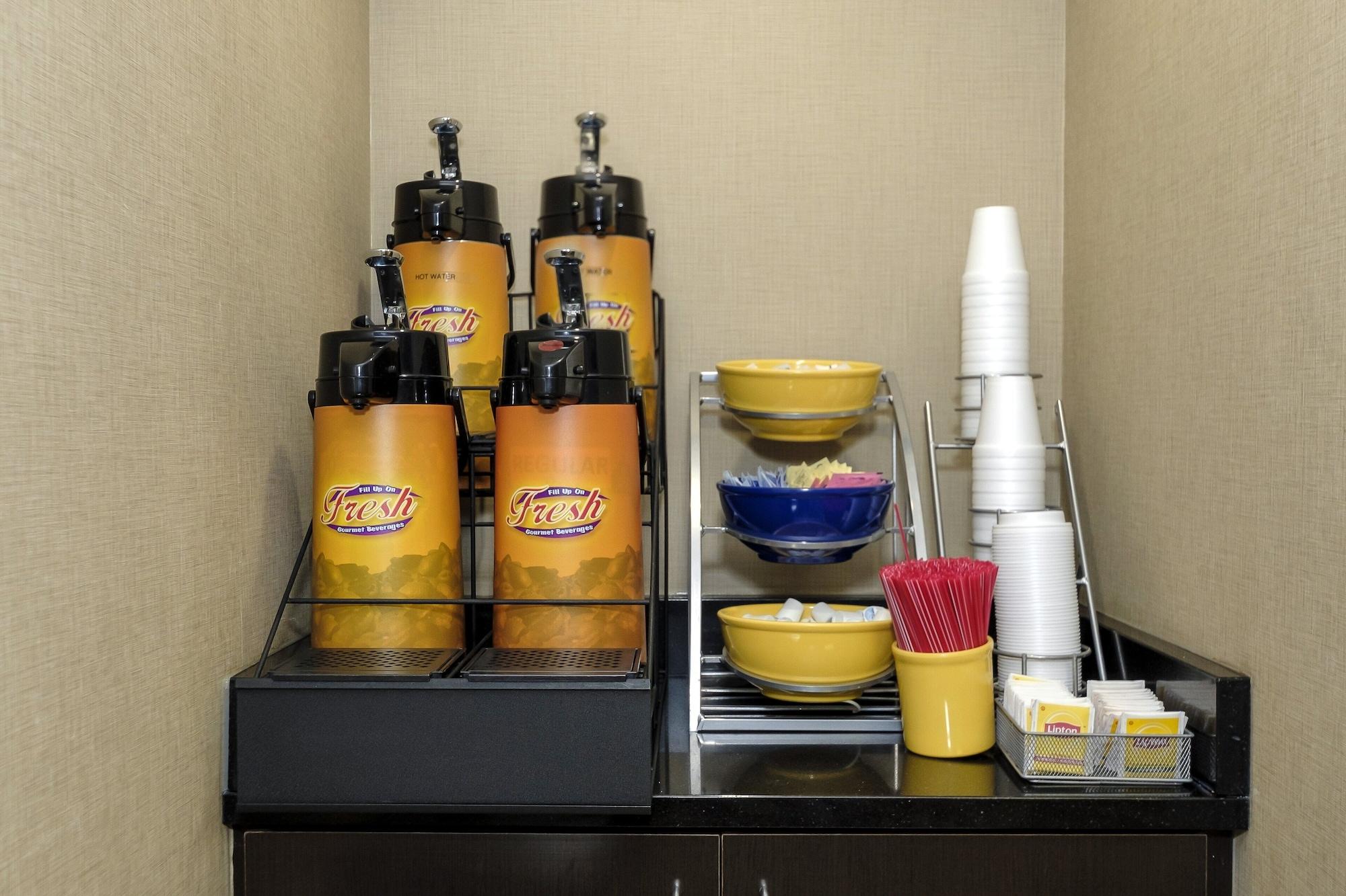 Bar/Salón Red Roof Inn & Suites Newburgh – Stewart Airport/ West Point
