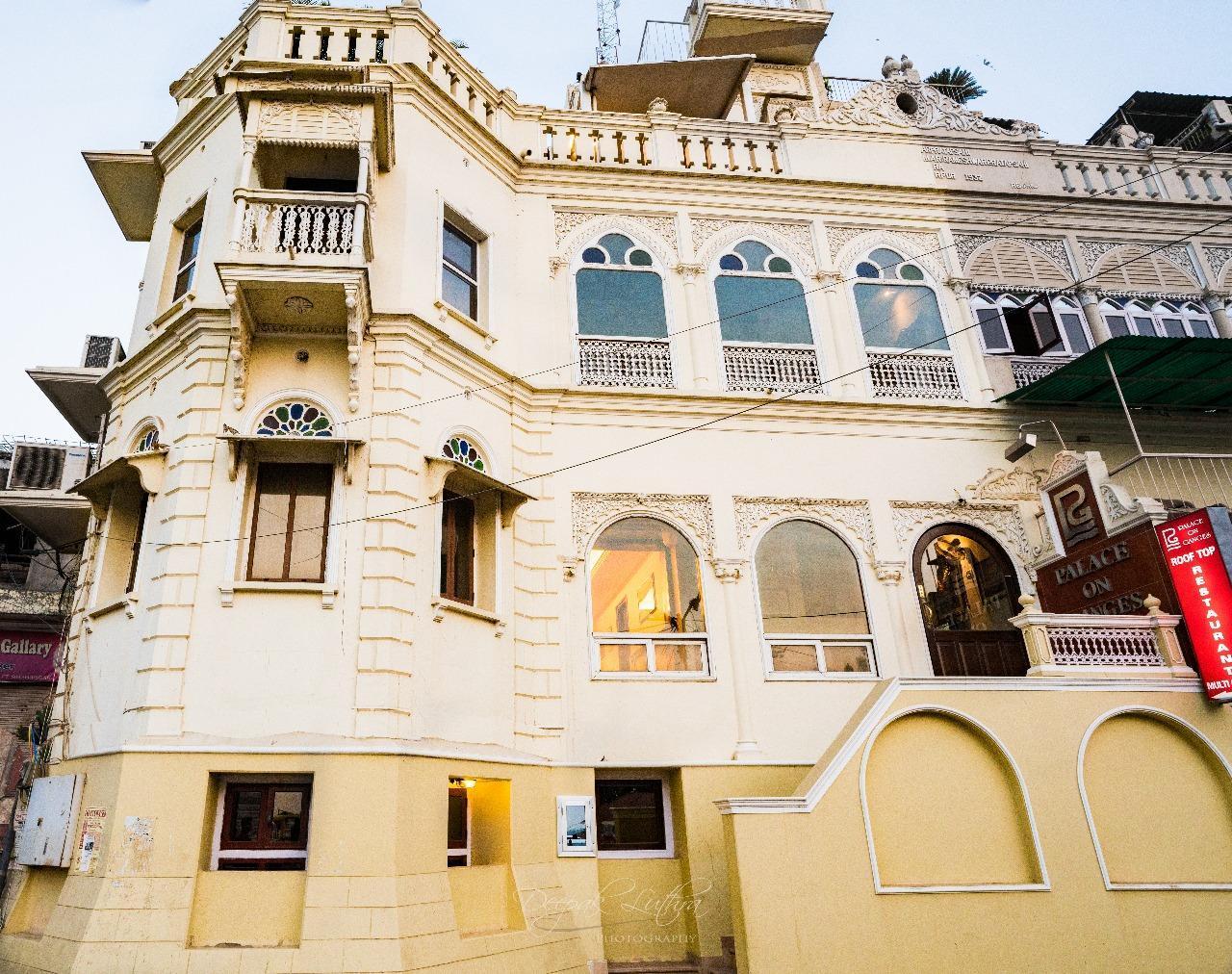 Vista Exterior Palace on Ganges