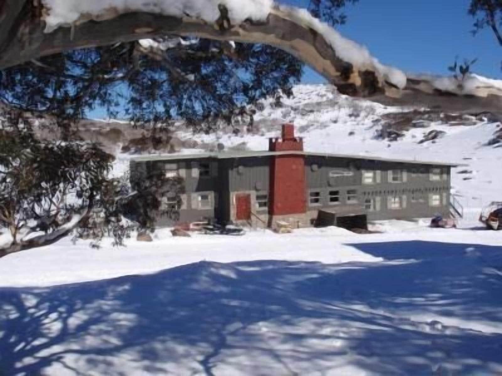 Varios Swagman Chalet
