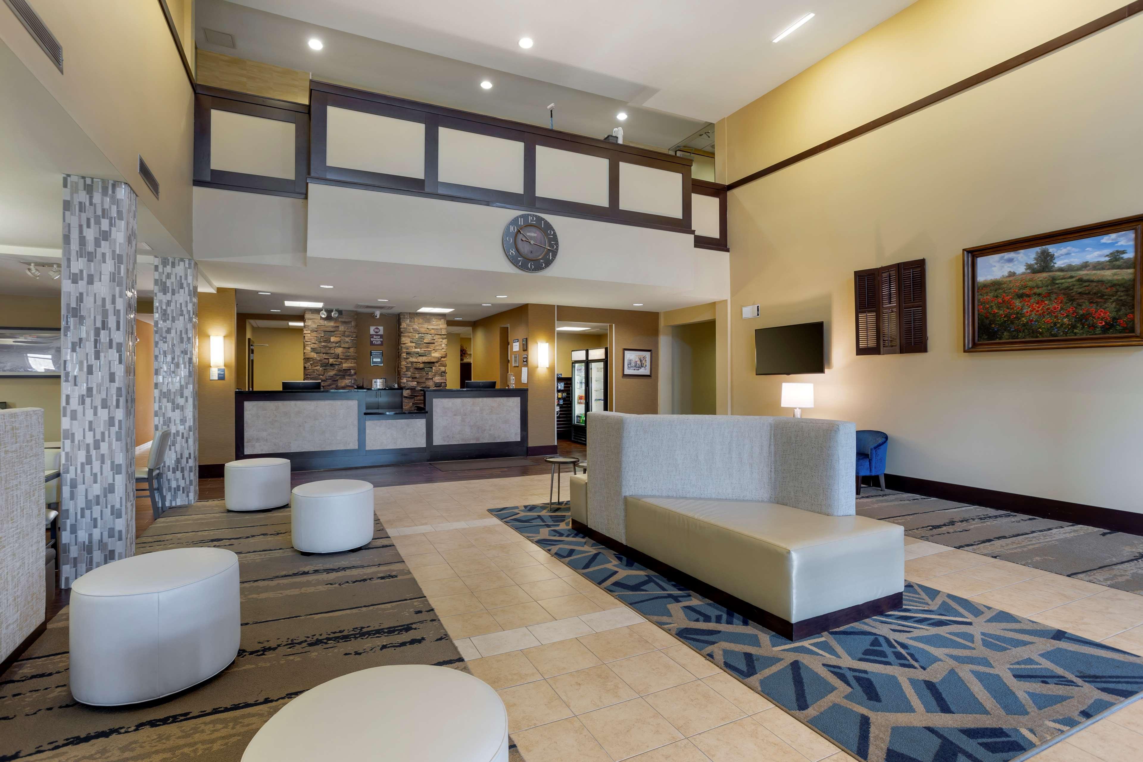 Vista Lobby Best Western Plus University Park Inn & Suites