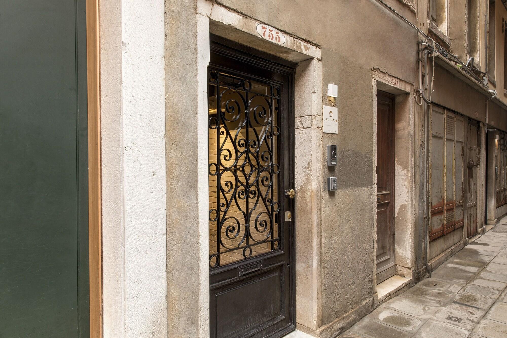 Vista Exterior San Marco Suite 755