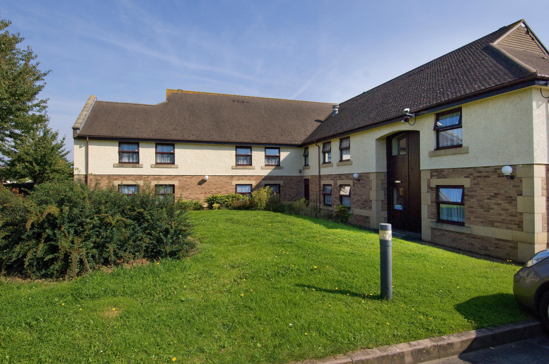 Vista Exterior Premier Inn Gloucester - Little Witcombe