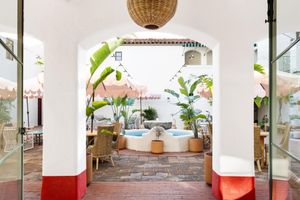 Alojamiento - Spanish Garden Inn