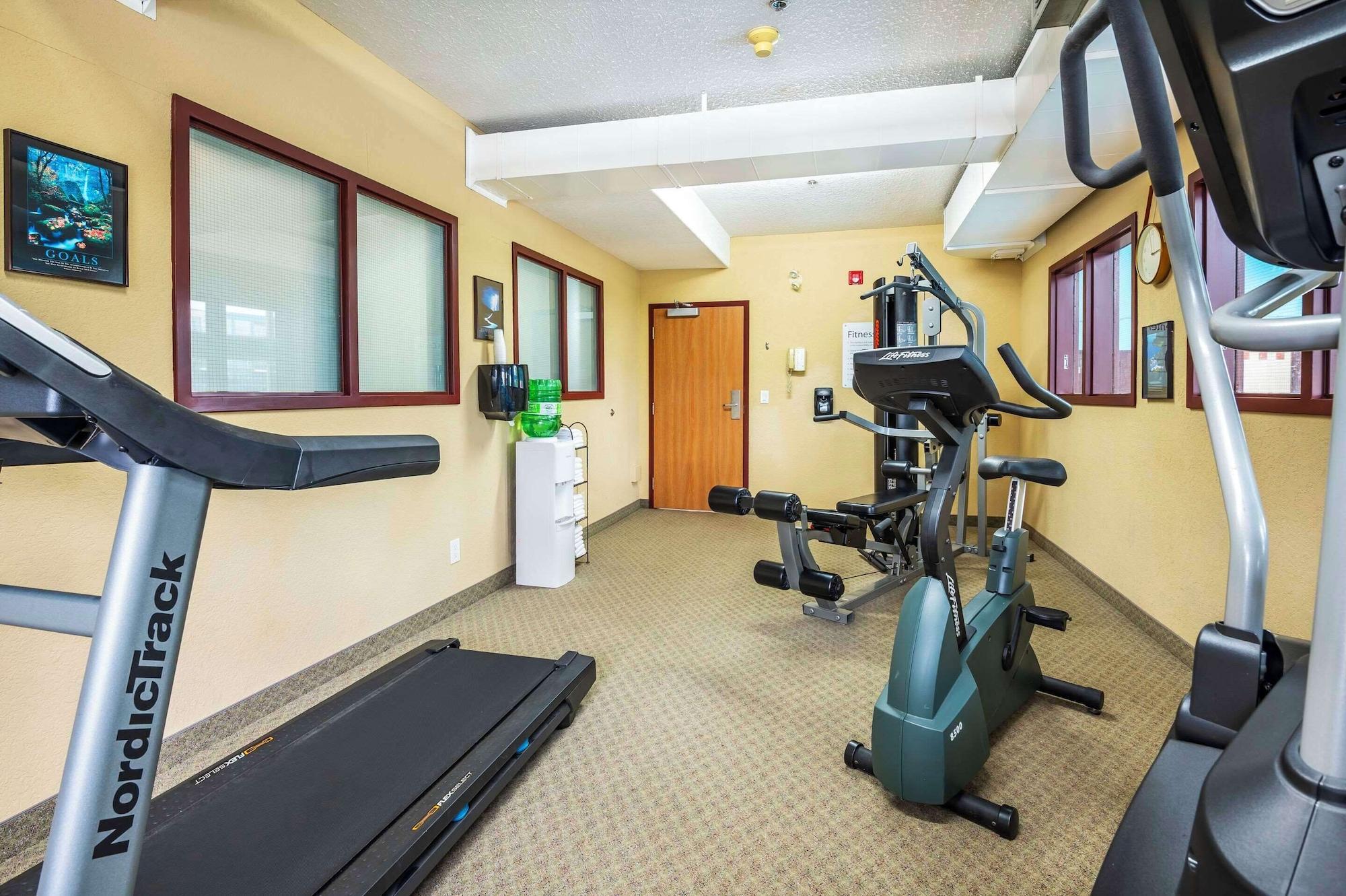Gimnasio Quality Inn & Suites