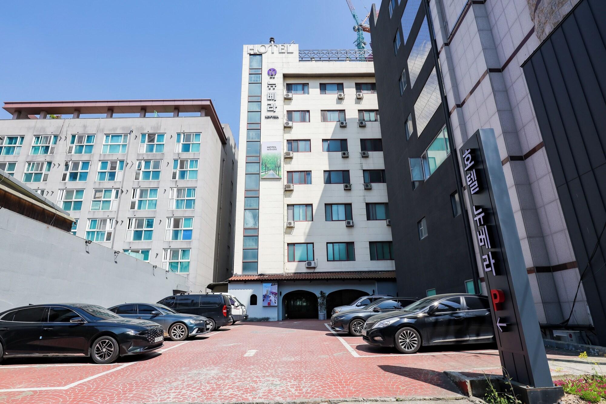 Vista Exterior Newvera Hotel