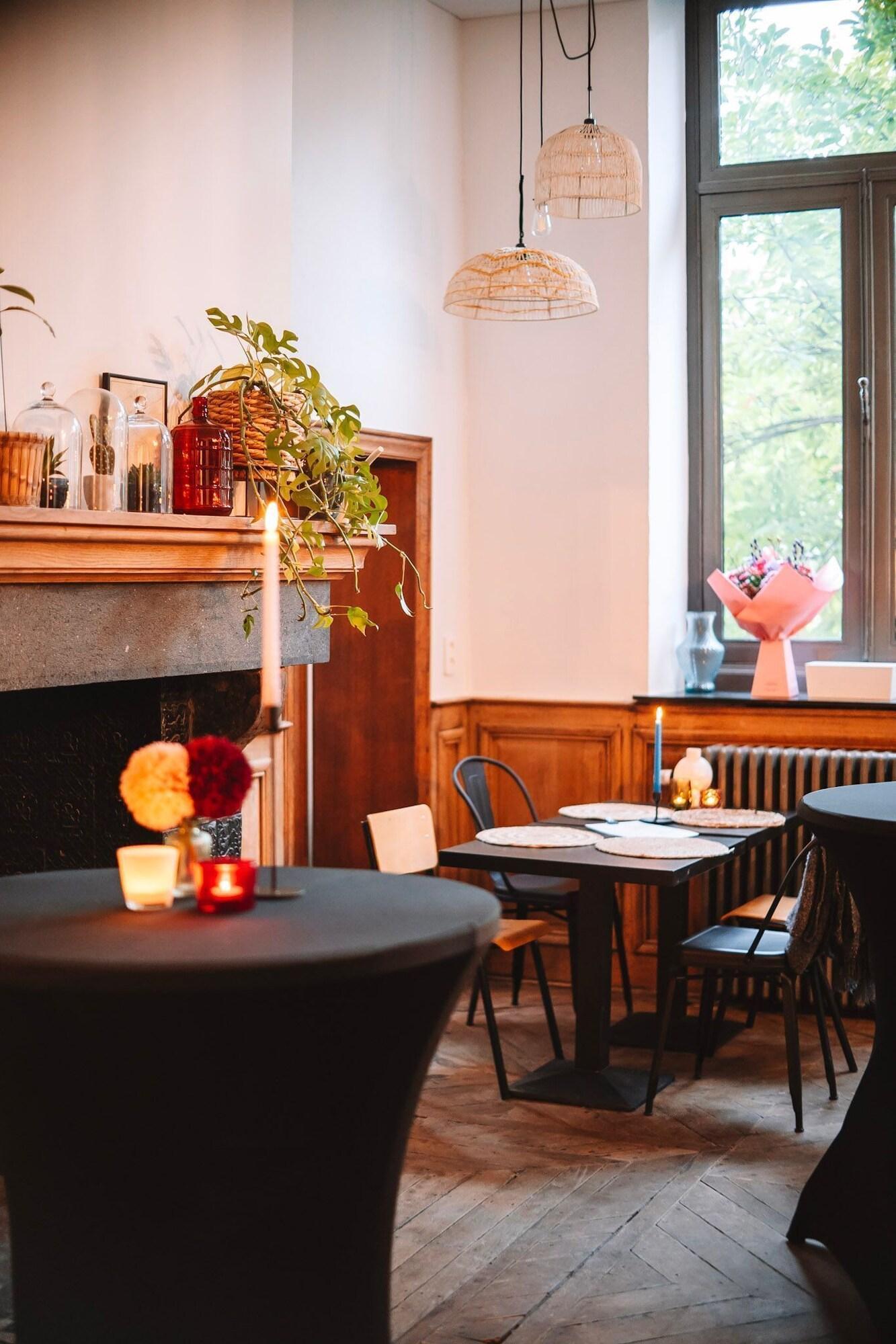 Bar/Salón Le Manoir