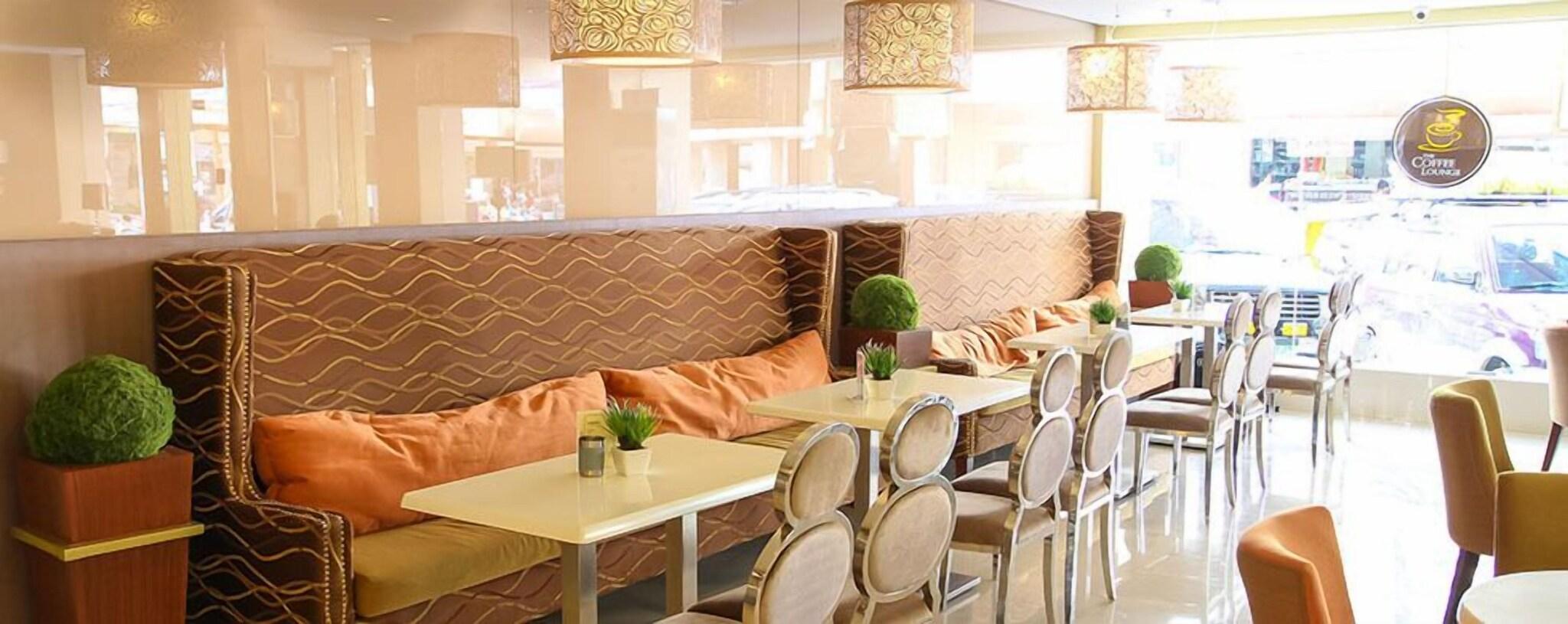 Bar/Salón Royal Garden Hotel