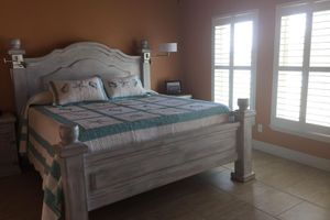 Alquiler Vacacional - Beautiful, modern home on golf course near South Padre Island