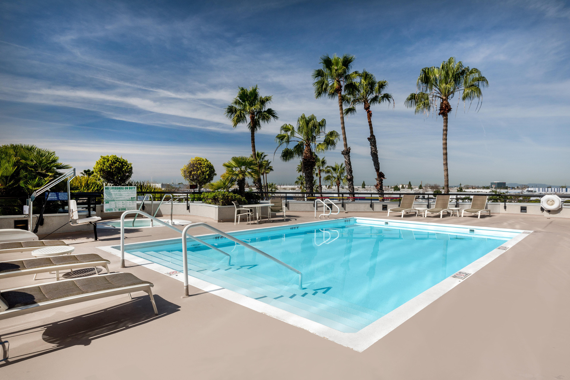 Vista Piscina Holiday Inn Los Angeles Gateway - Torrance by IHG