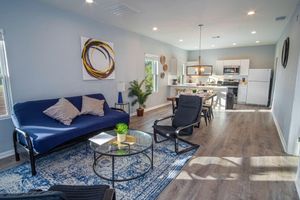 Alquiler Vacacional - Downtown Dream Home Spacious 4br/2ba Sleeps 12!