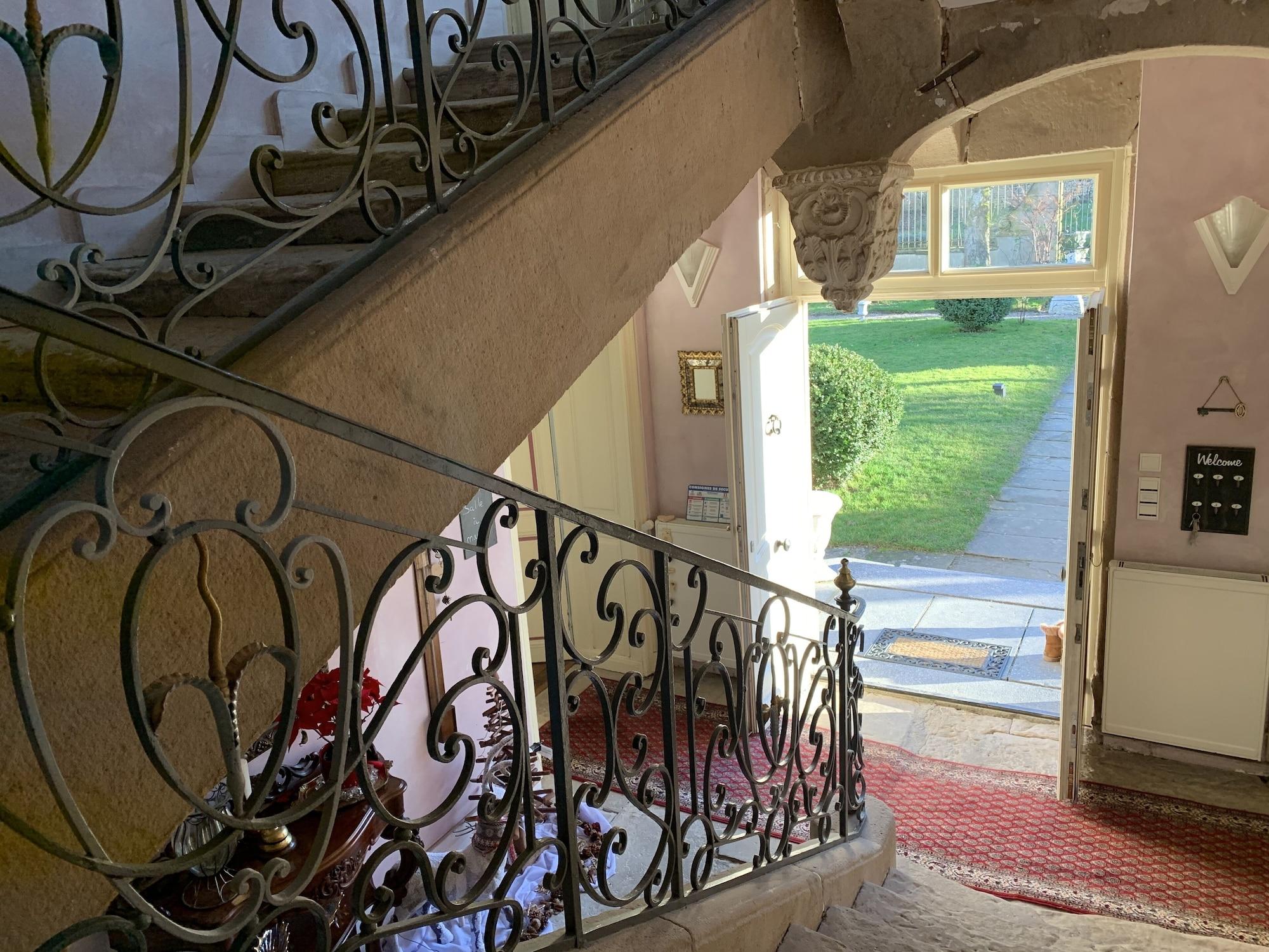 Vista Lobby Le Chateau de Failloux