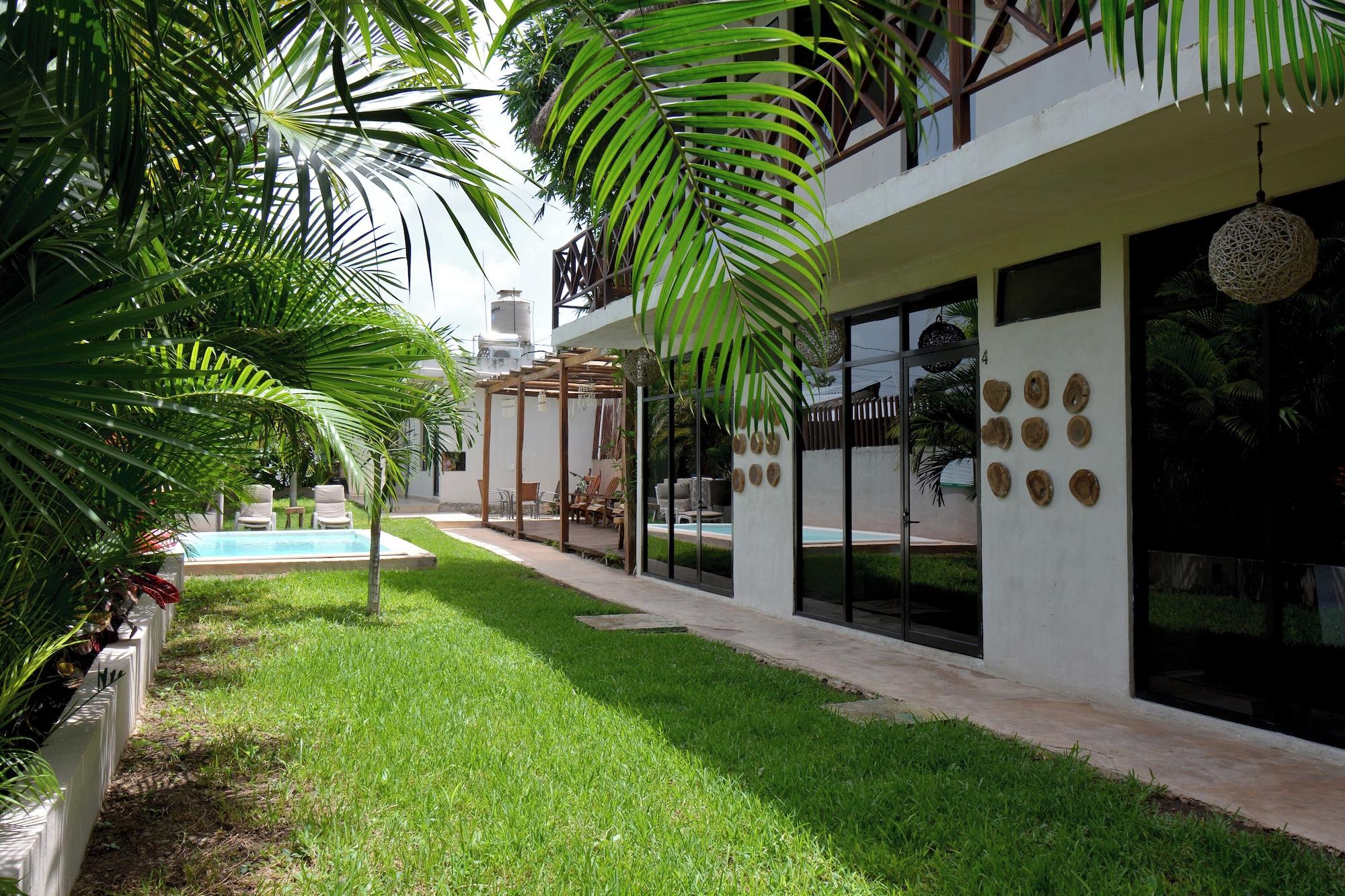Varios Casa Delia Hotel