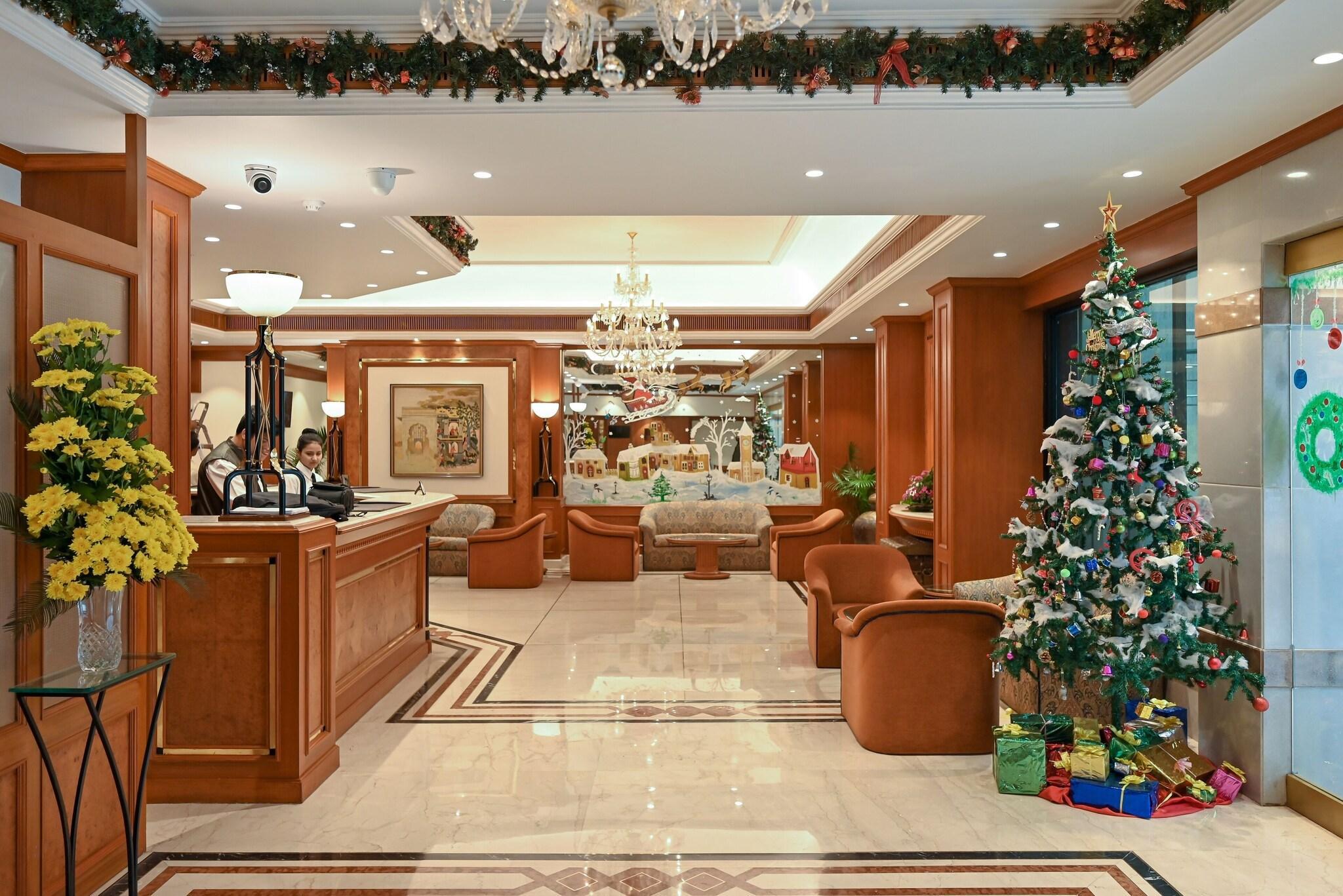 Vista Lobby Fariyas Hotel