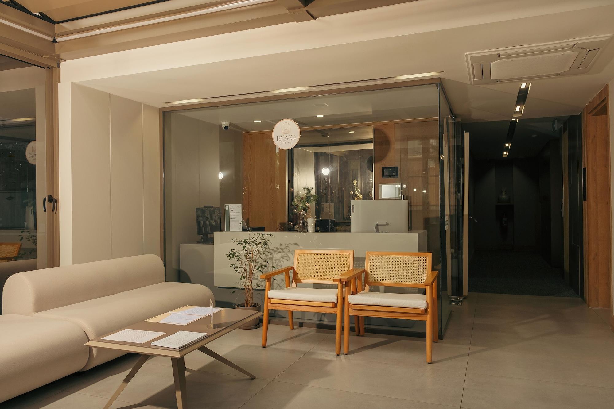 Vista Lobby Bomo Suites