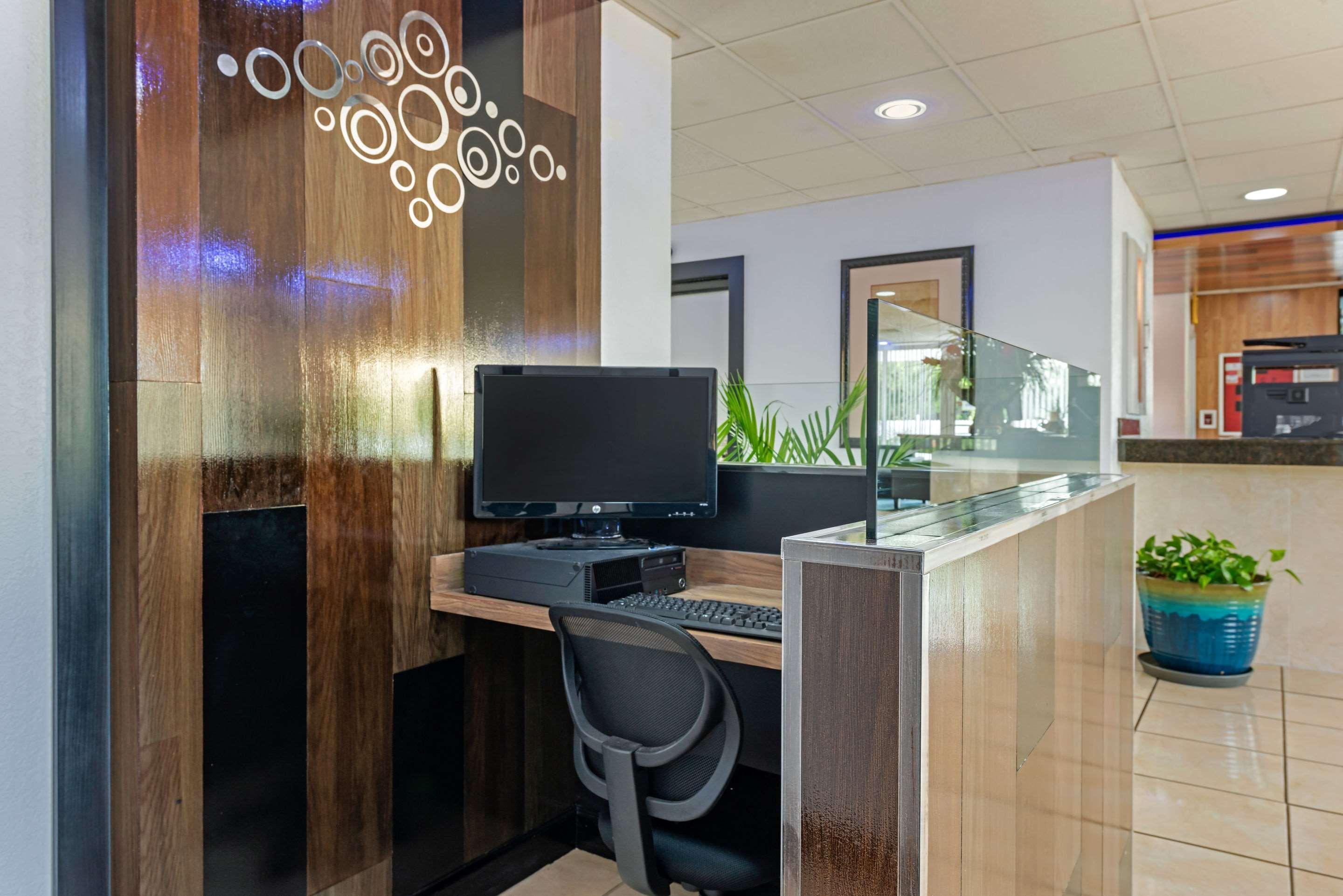 Centro de Negocios Rodeway Inn Clermont