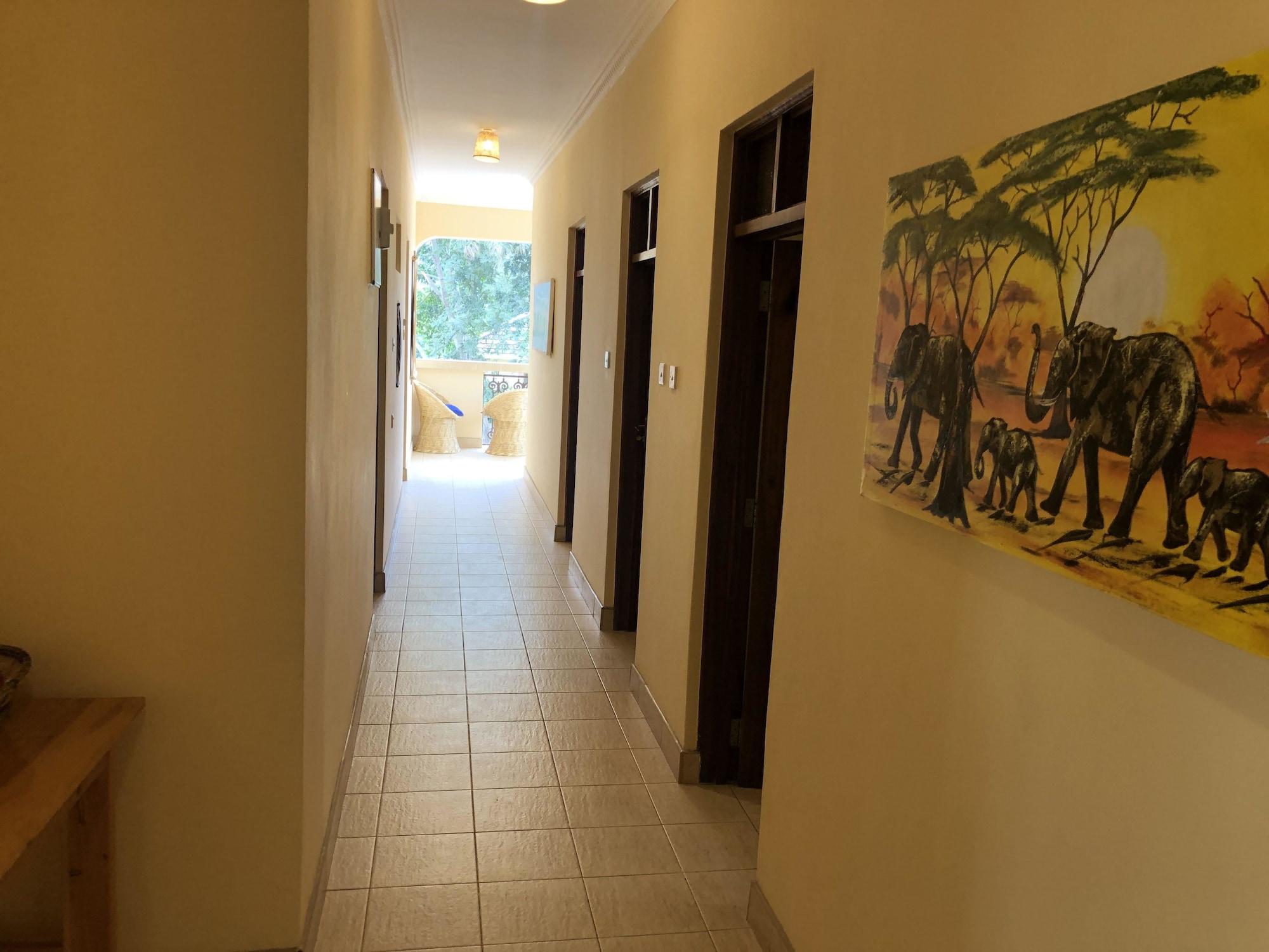 Varios White House of Tanzania - Hostel