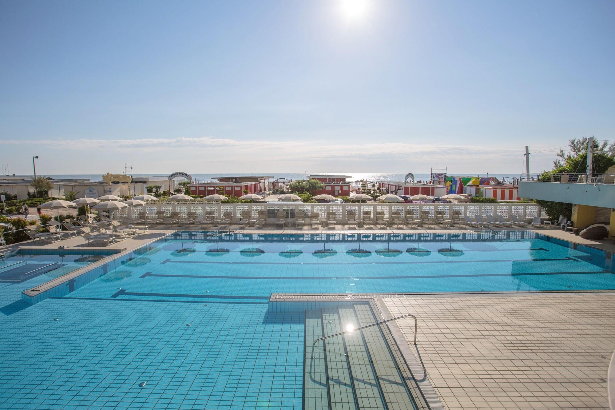 Vista Piscina Hotel Le Palme