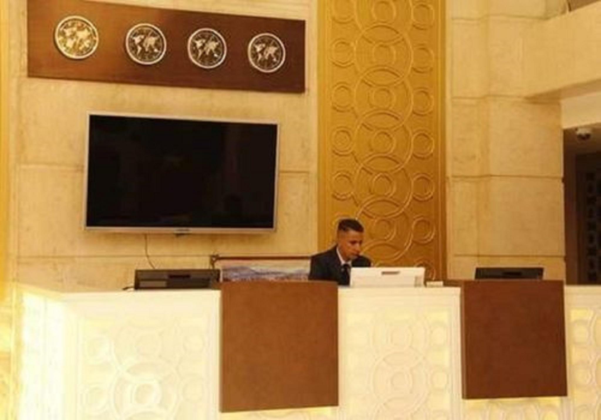 Vista Lobby Sofi Hotel