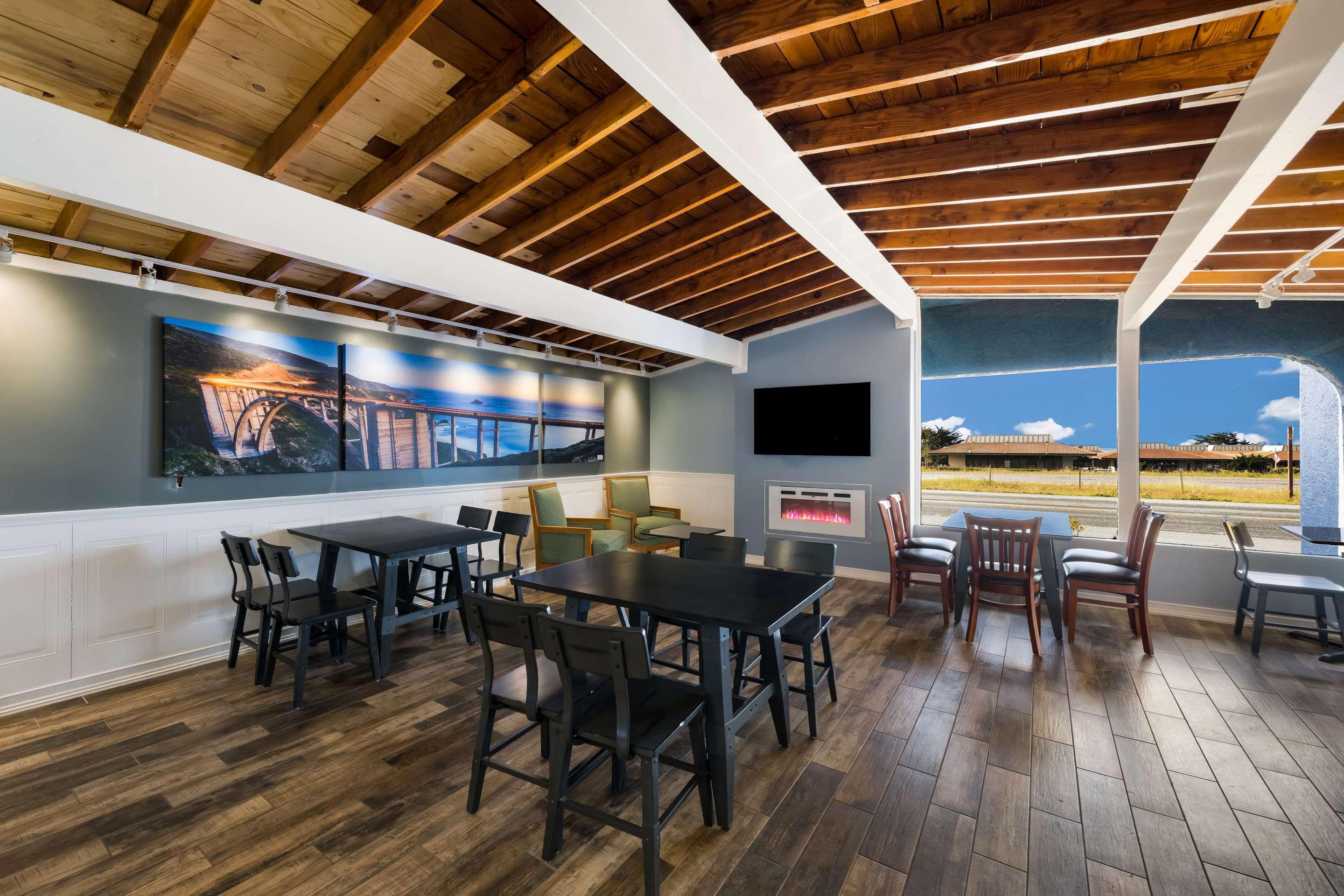 Restaurant Comfort Inn near Hearst Castle - Cambria