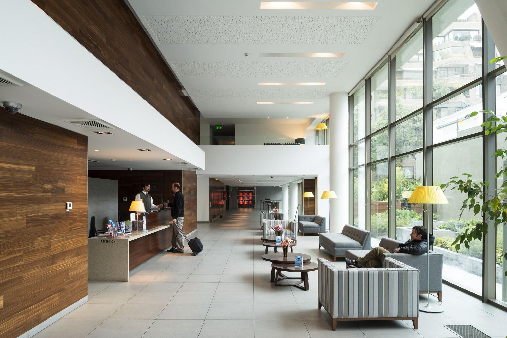 Vista do lobby Abba Presidente Suites Santiago