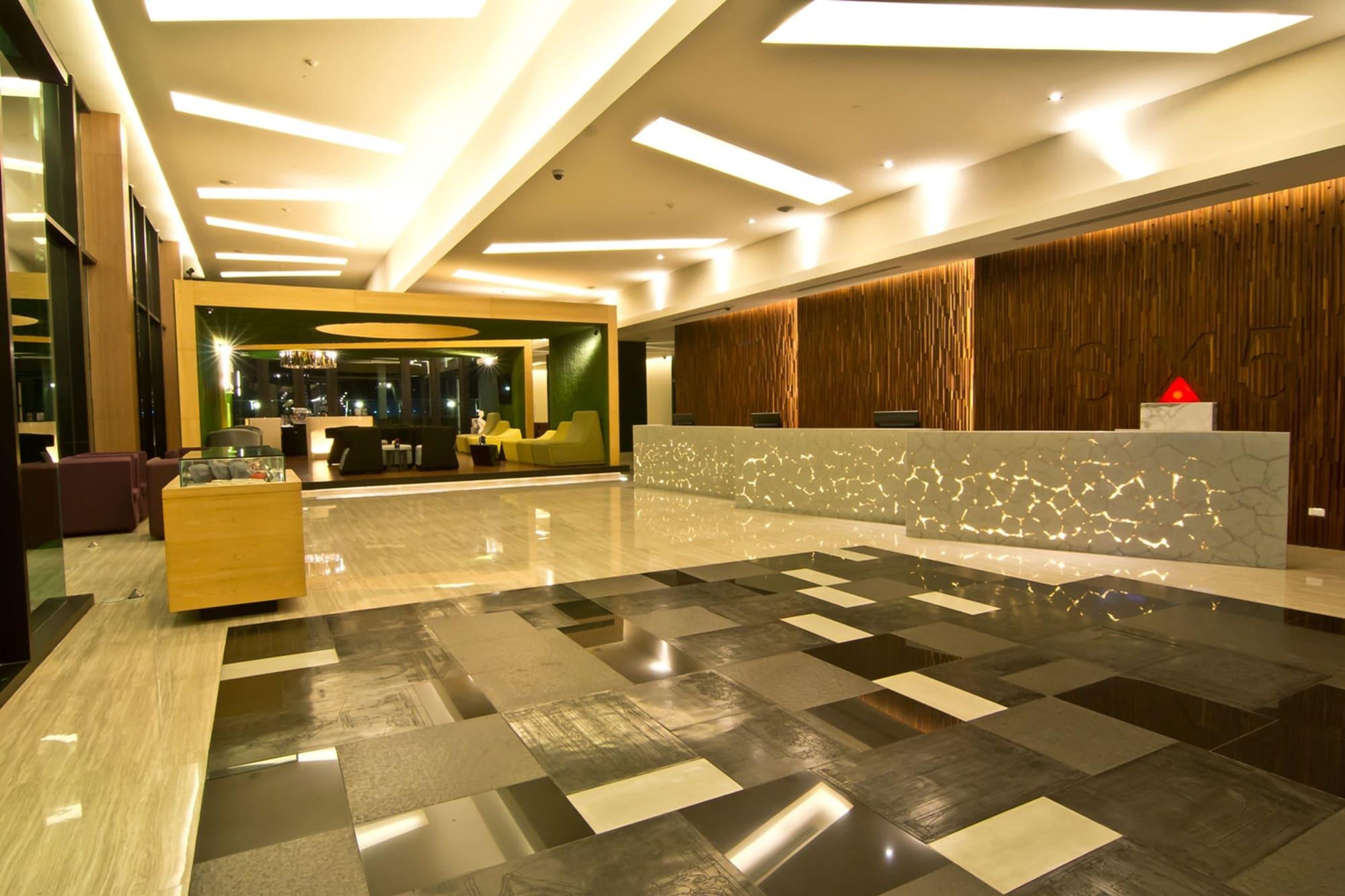 Vista Lobby TSix5 Quarter