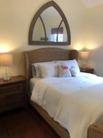Alquiler Vacacional - Old Town Classic with plenty of charm, porch swing and parking