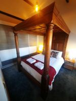 Alquiler Vacacional - Whitewashed 1 bedroom stone cottage, with king size 4 poster bed. Pet friendly.